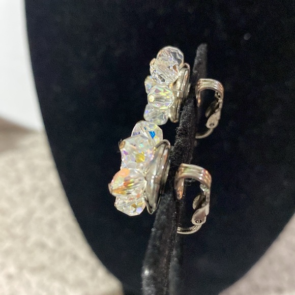 Vintage Laguna Aurora Borealis AB Flower Shape Clip On Earrings - Picture 4 of 6